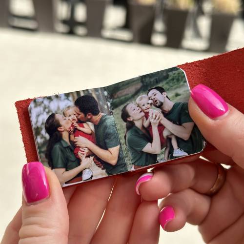 Фотобрелок мини альбом из кожи, подарок на День влюблённых m39.com.ua Фотобрелок мини альбом из кожи, подарок на День влюблённых