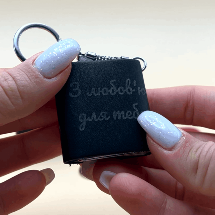 Подарочный кожаный фотобрелок с вашими фото-воспоминаниями (10–14 фото)