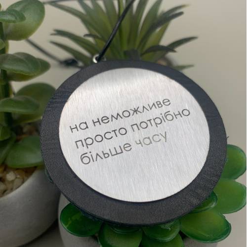 Автомобільна підвіска зі шкіри з гравіюванням на замовлення m39.com.ua Автомобільна підвіска зі шкіри з гравіюванням на замовлення