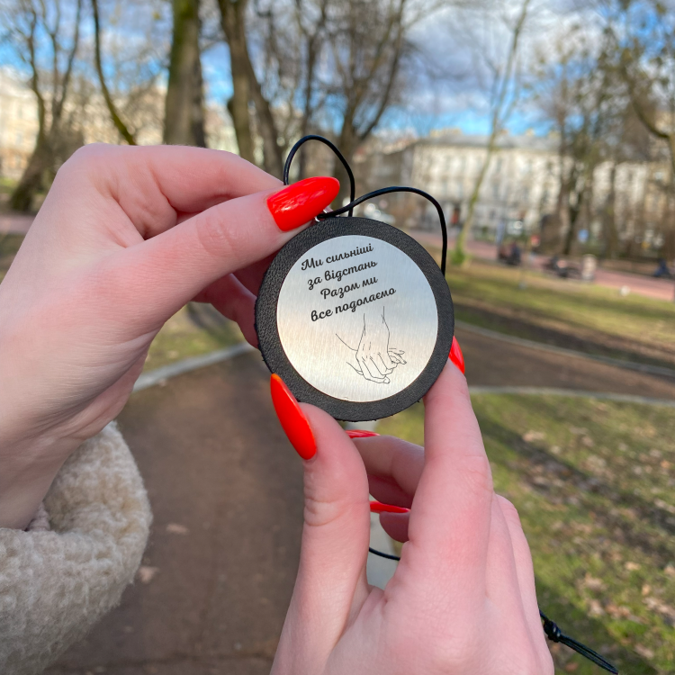 Автомобільна підвіска зі шкіри з гравіюванням для коханої людини