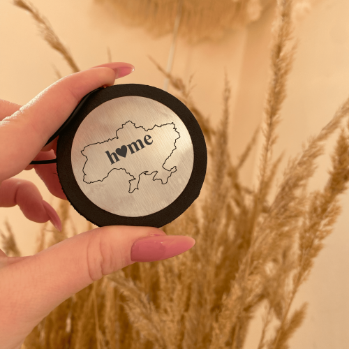 Автомобильная подвеска с надписью 