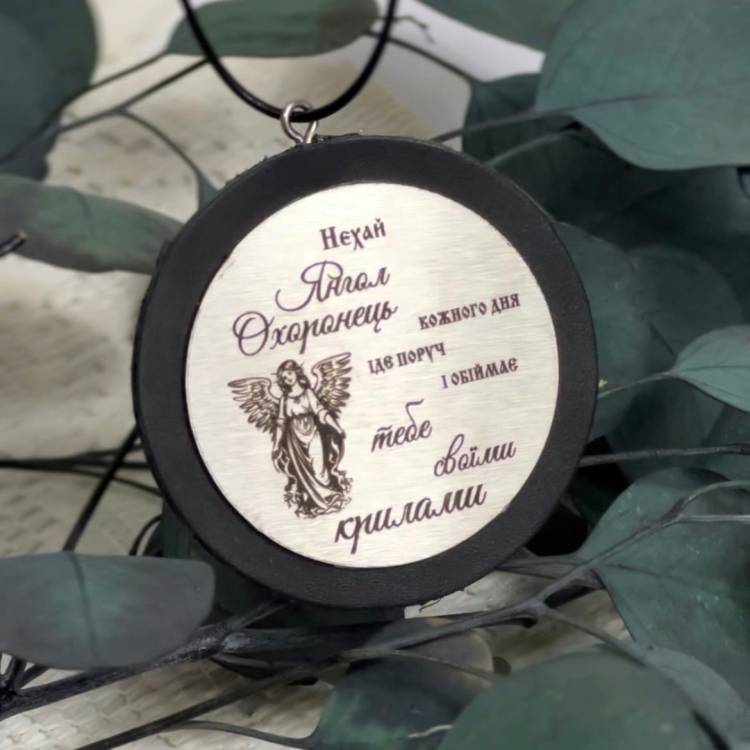 Автомобильная подвеска с гравировкой 