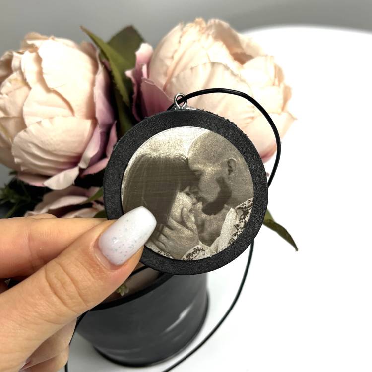 Автомобильная подвеска с вашим фото (гравировка) для самого родного человека m39.com.ua Автомобильная подвеска с вашим фото (гравировка) для самого родного человека