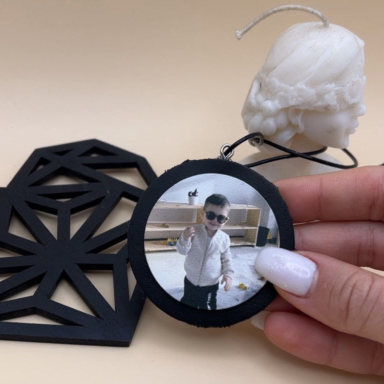 Автомобільна підвіска з індивідуальним фото гравіюванням