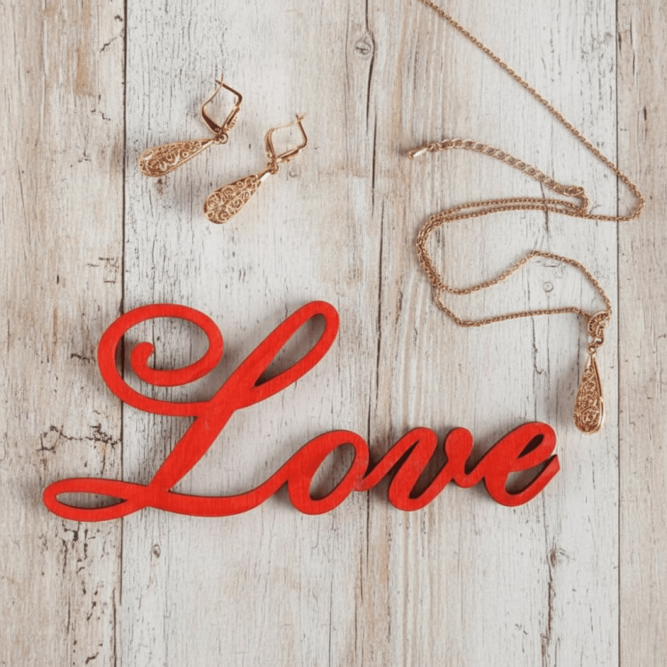 Свадебная надпись Love Нежная из Дерева