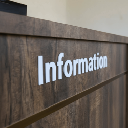 Декоративная Интерьерная Вывеска из Дерева Information