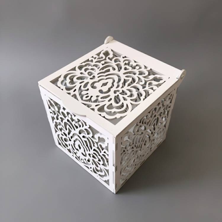 Шкатулка різьблена