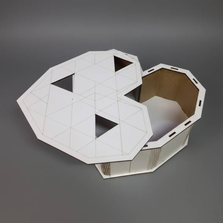 Коробка сердце белая