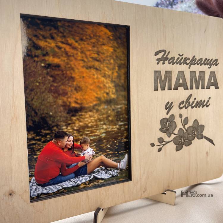 Фоторамка з листівкою «Найкраща мама у світі» з орхідеєю m39.com.ua Фоторамка з листівкою «Найкраща мама у світі» з орхідеєю