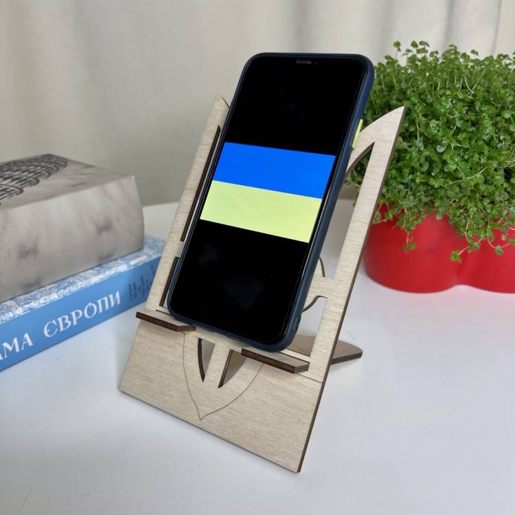 Підставка для телефону з дерева Герб України, тримач для телефону на стіл, настільна підставка під телефон