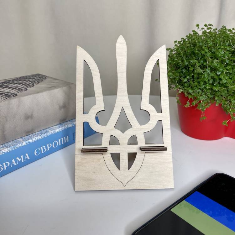 Підставка для телефону з дерева Герб України, тримач для телефону на стіл, настільна підставка під телефон m39.com.ua Підставка для телефону з дерева Герб України, тримач для телефону на стіл, настільна підставка під телефон