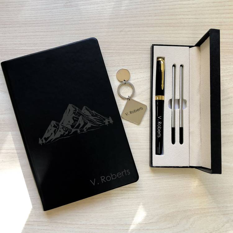 Подарунковий набір для чоловіка з гравіюванням (блокнот, ручка, флешка, брелок)