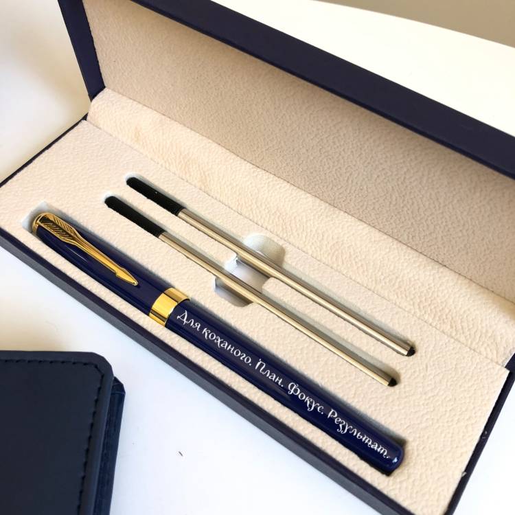 Именной блокнот и ручка для любимого — стильный подарок ко Дню влюблённых
