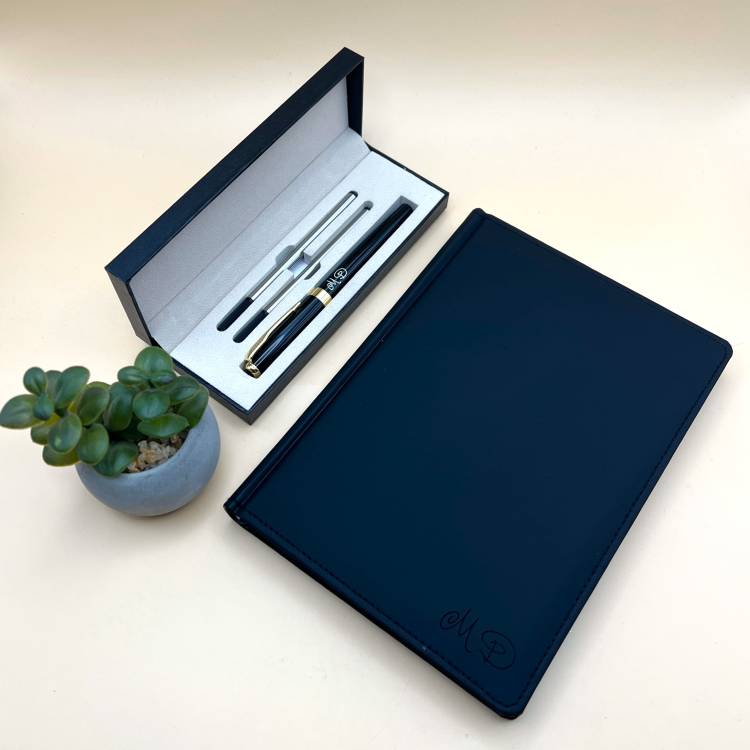 Блокнот A5 з ініціалами та ручка — персональний набір для близької людини m39.com.ua Блокнот A5 з ініціалами та ручка — персональний набір для близької людини