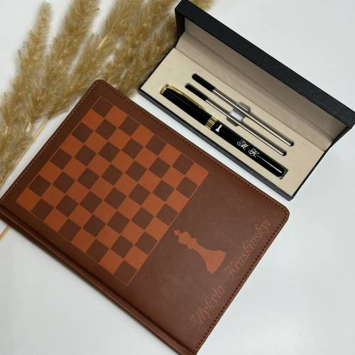 Іменний блокнот і ручка для шахіста (шахматиста) — стильний набір на кожен день, до свята, шахи