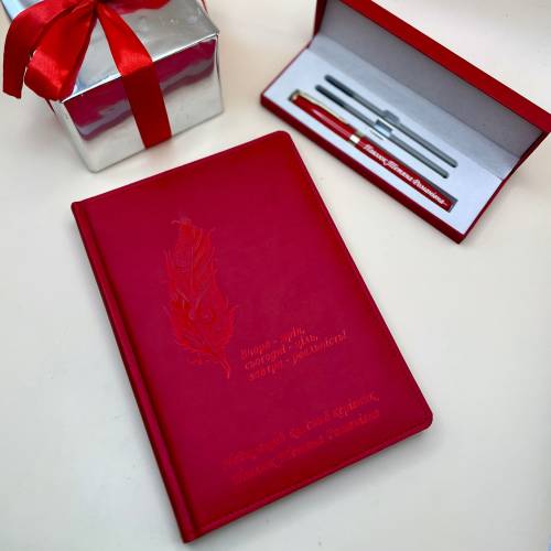 Подарунковий комплект для класного керівника— стильний блокнот та ручка з персональним іменним гравіюванням