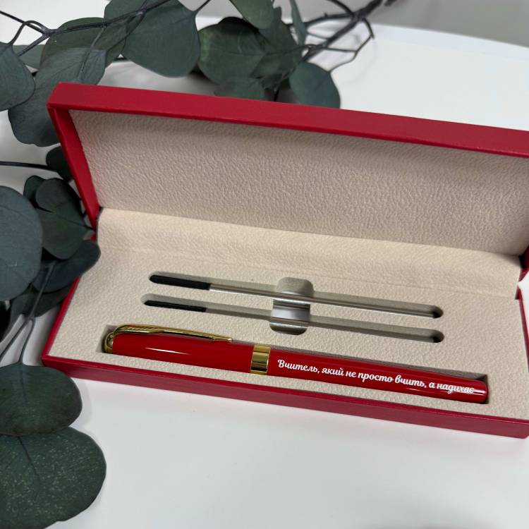 Подарочный комплект для учителя – стильный блокнот и ручка с персональной гравировкой