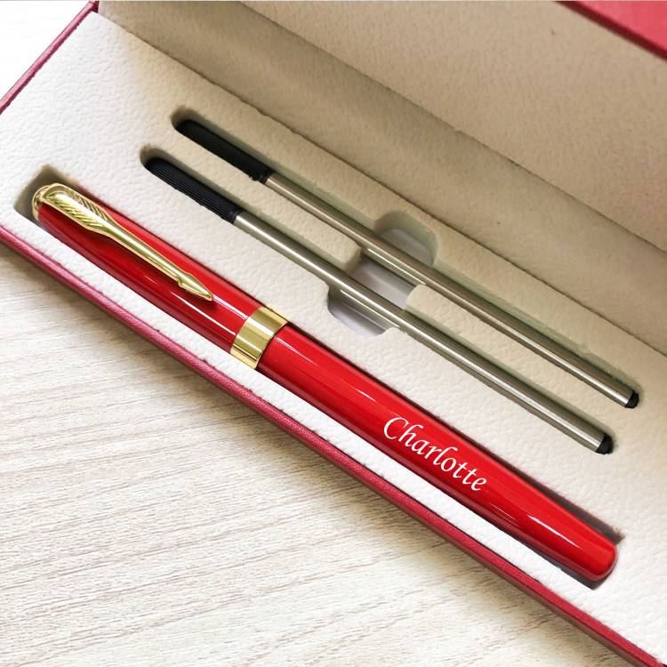 Іменний подарунковий набір для дівчини — блокнот, термос, ручка, брелок з гравіюванням m39.com.ua Іменний подарунковий набір для дівчини — блокнот, термос, ручка, брелок з гравіюванням