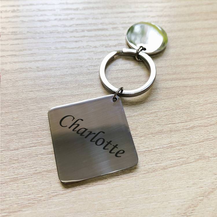 Іменний подарунковий набір для дівчини — блокнот, термос, ручка, брелок з гравіюванням m39.com.ua Іменний подарунковий набір для дівчини — блокнот, термос, ручка, брелок з гравіюванням