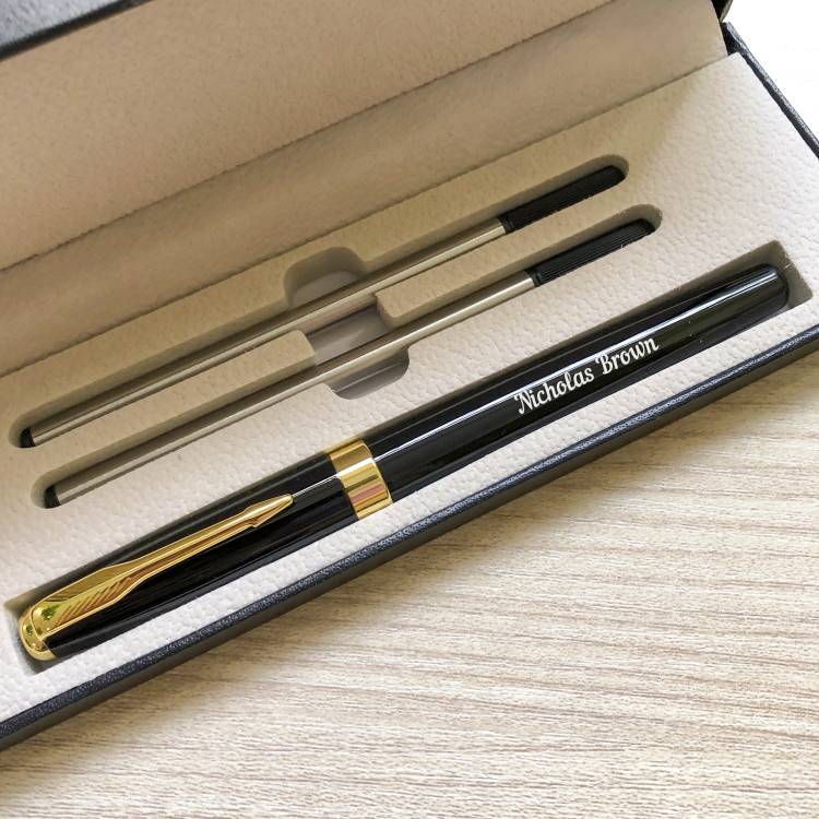 Подарунковий комплект для чоловіка з персоналізацією — блокнот, ручка, браслет, ремінь