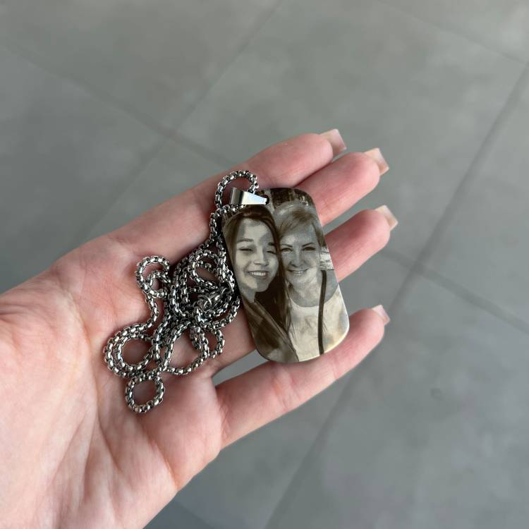 Подарунковий жетон з двостороннім гравіюванням — фото + напис