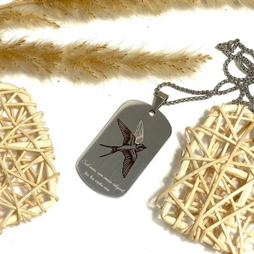 Армійський жетон з гравіюванням ластівки і написом "Sol meus, cum omnia caligant, lux tua orabio mea" m39.com.ua Армійський жетон з гравіюванням ластівки і написом "Sol meus, cum omnia caligant, lux tua orabio mea"