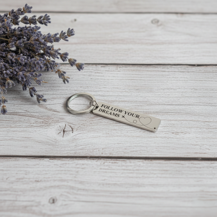 Подарок парню ,брелок для ключей с персонализированной гравировкой Follow your dreams m39.com.ua Подарок парню ,брелок для ключей с персонализированной гравировкой Follow your dreams