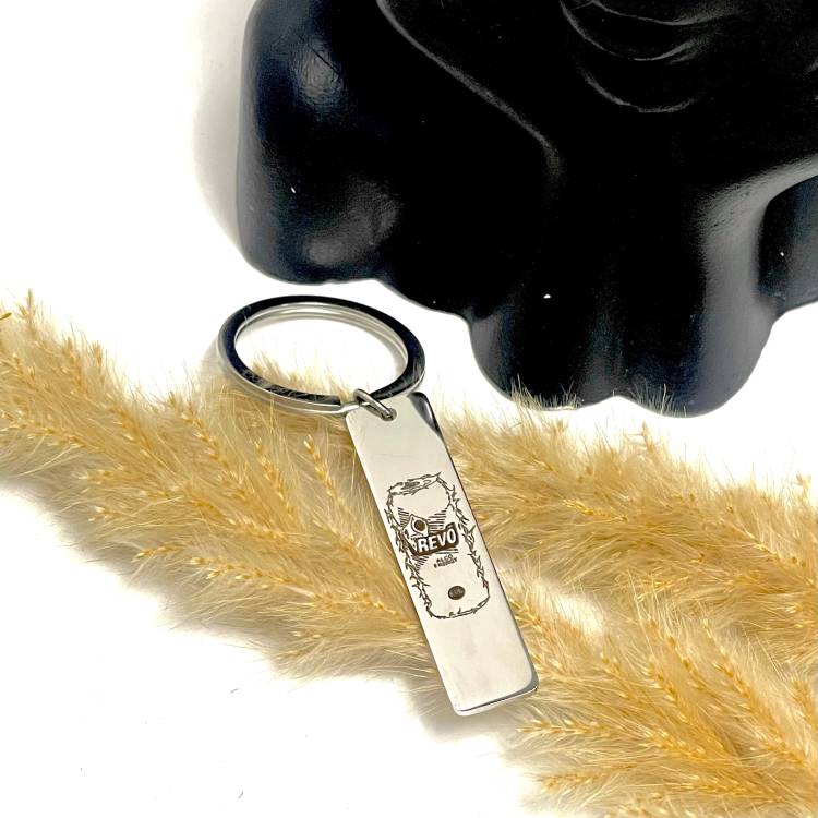 Подарок другу - Брелок для ключей «REVO»