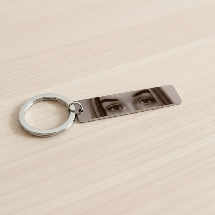 Ніжний Подарунок Коханому - Брелок з Гравіюванням Фото Очей Коханої m39.com.ua Ніжний Подарунок Коханому - Брелок з Гравіюванням Фото Очей Коханої