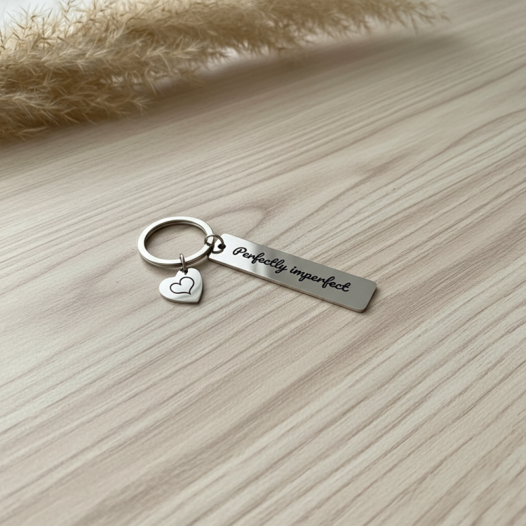 Подарок лучшей подруге, металлический брелок c персональной гравировкой Perfectly imperfect