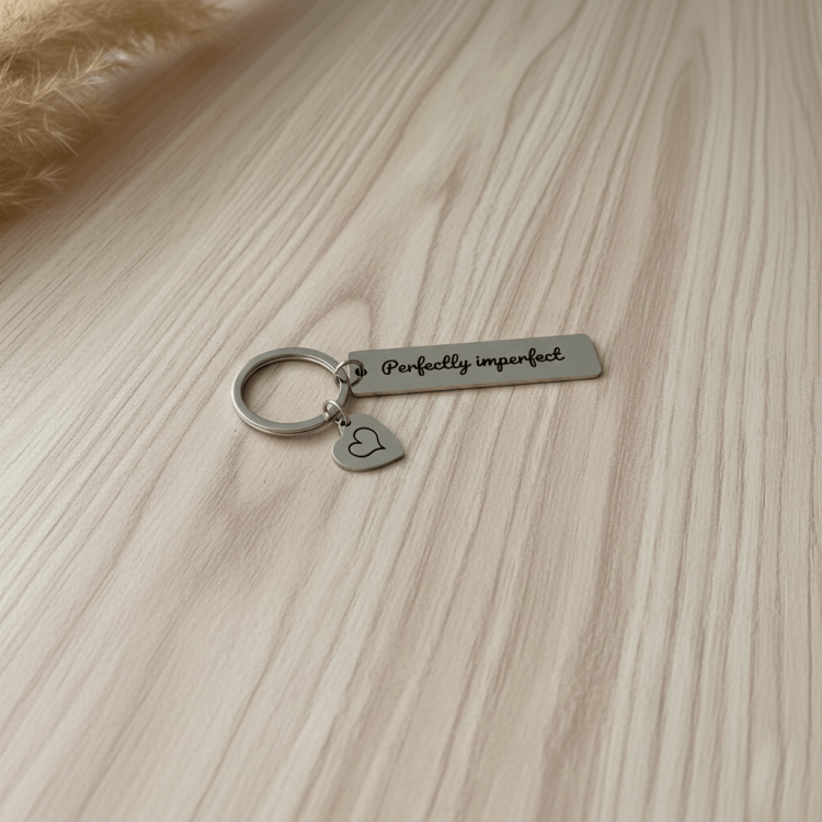 Подарок лучшей подруге, металлический брелок c персональной гравировкой Perfectly imperfect