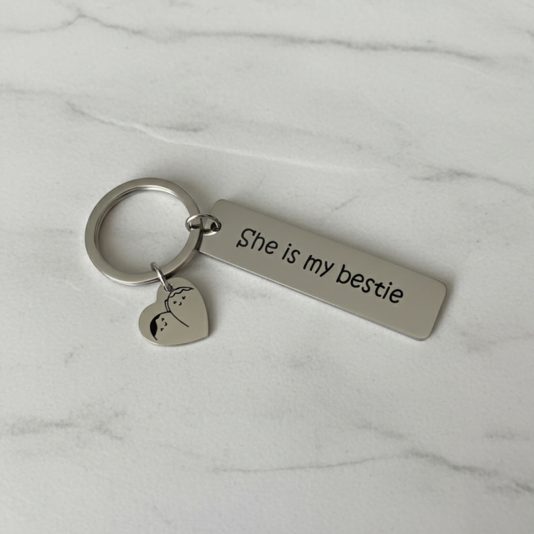Подарок лучшей подруге, металлический брелок c персональной гравировкой She is my bestie m39.com.ua Подарок лучшей подруге, металлический брелок c персональной гравировкой She is my bestie