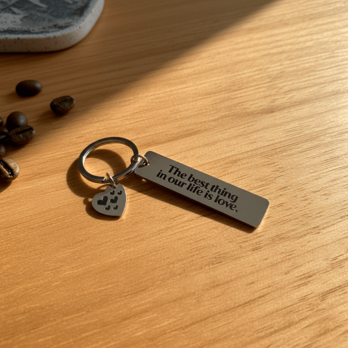 Подарунок дівчині, металевий брелок The best thing in our life is love m39.com.ua Подарунок дівчині, металевий брелок The best thing in our life is love