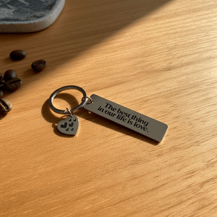 Подарунок дівчині, металевий брелок The best thing in our life is love m39.com.ua Подарунок дівчині, металевий брелок The best thing in our life is love