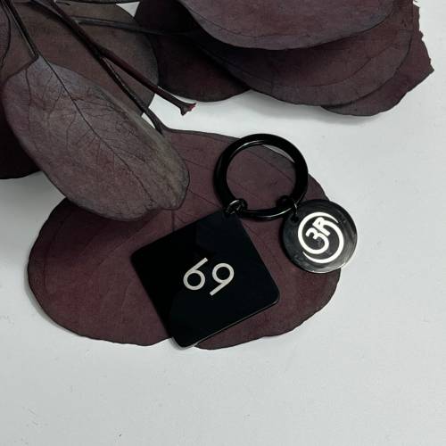 Брелок в подарунок рідним з гравіюванням знака зодіака m39.com.ua Брелок в подарунок рідним з гравіюванням знака зодіака