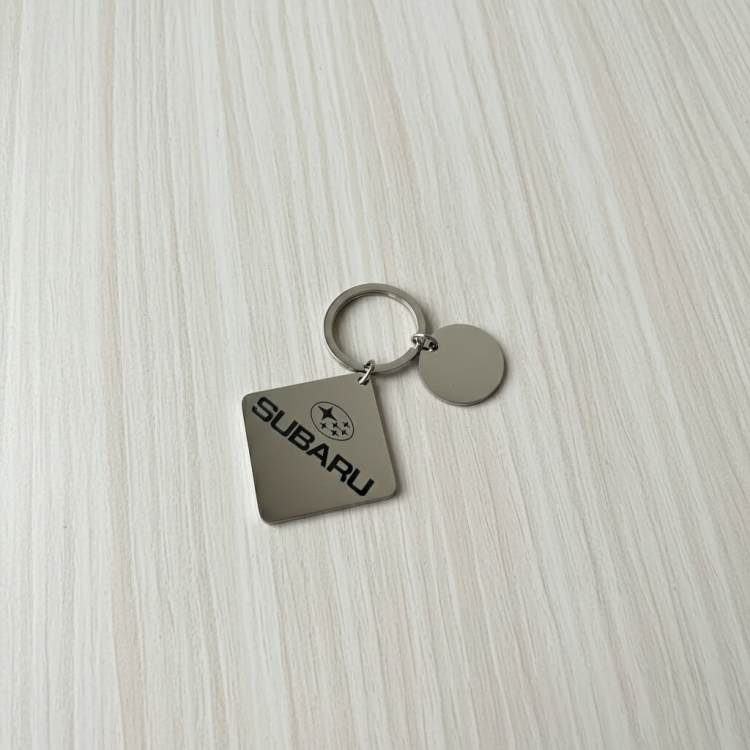 Брелок з гравіюванням Subaru для автолюбителів