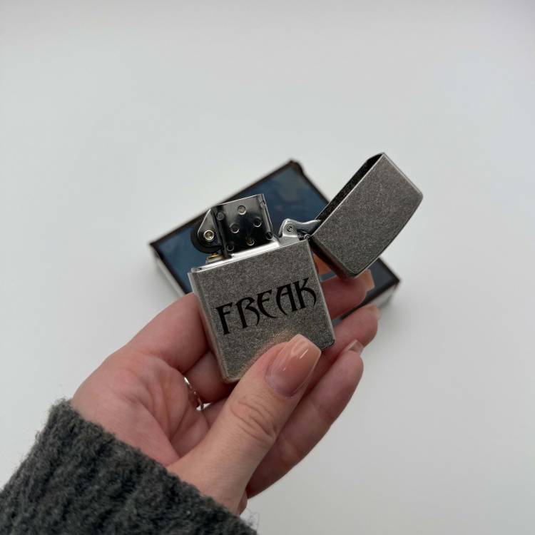 Персоналізована бензинова запальничка з гравіюванням