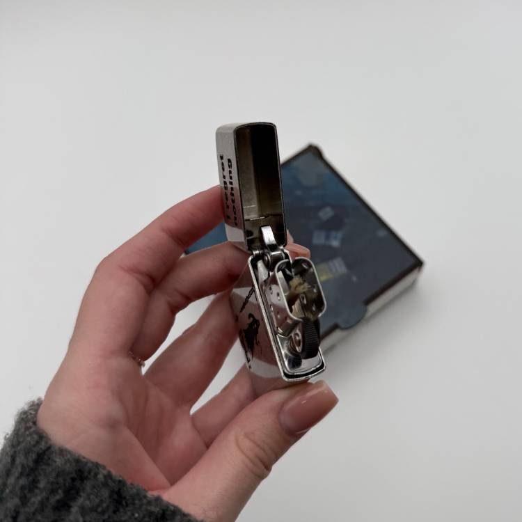 Персоналізована бензинова запальничка з гравіюванням