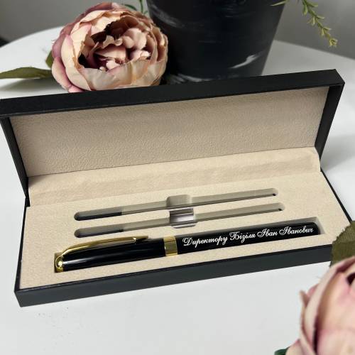 Пам’ятний подарунок — ручка з індивідуальним гравіюванням (ім’я/ініціали/дата) m39.com.ua Пам’ятний подарунок — ручка з індивідуальним гравіюванням (ім’я/ініціали/дата)