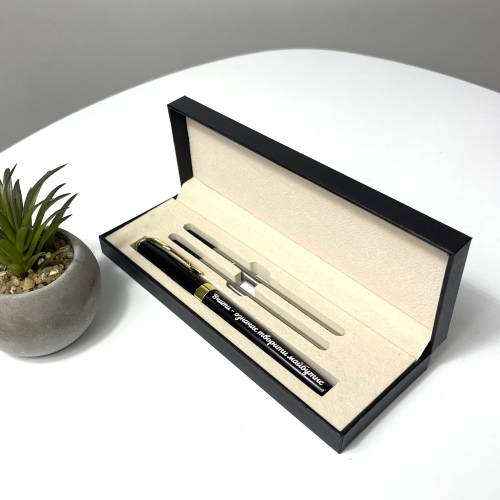 Чудовий подарунок вчителю — ручка з гравіюванням "Вчити - означає творити майбутнє"