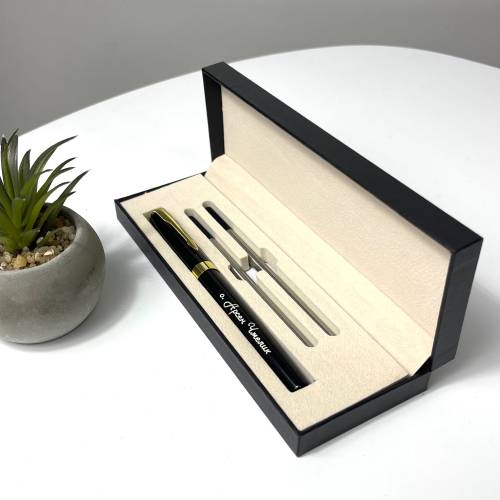 Персоналізований подарунок — ручка з іменним гравіюванням , з ініціалами