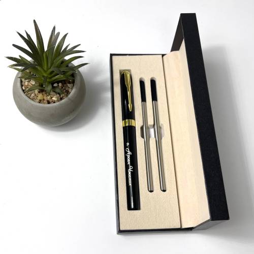 Персоналізований подарунок — ручка з іменним гравіюванням , з ініціалами