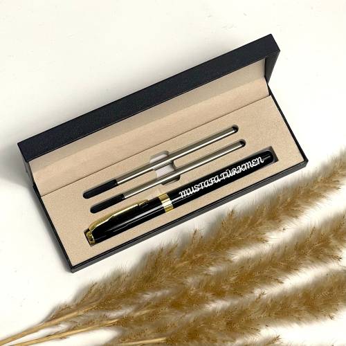 Подарунок колезі/керівнику — ручка з персональним гравіюванням