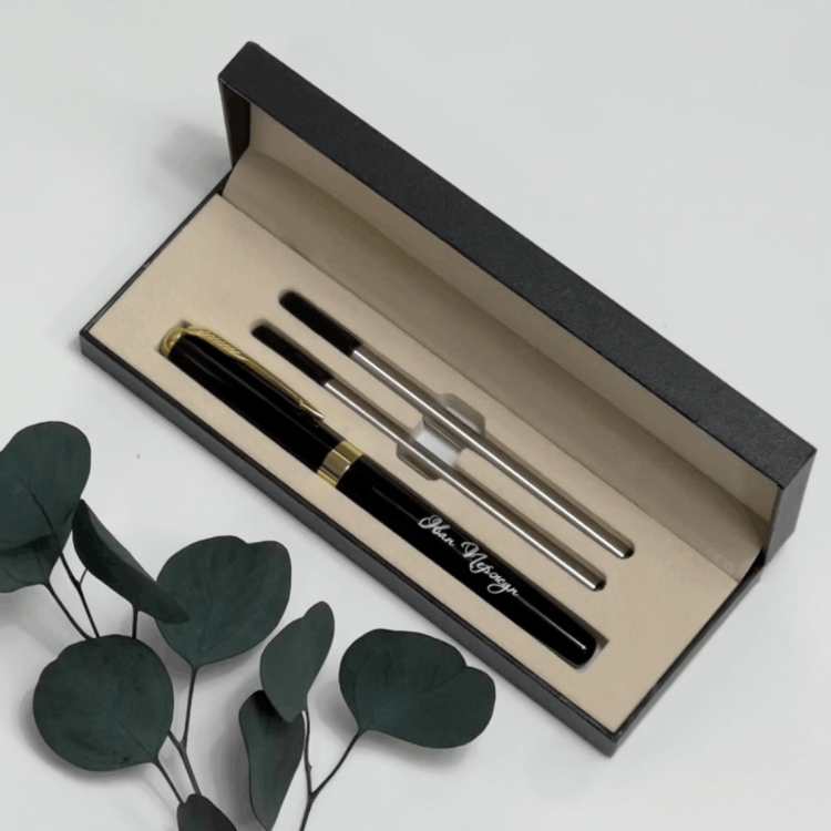 Приємний подарунок з увагою — ручка з іменним гравіюванням (ім’я/ініціали/дата)