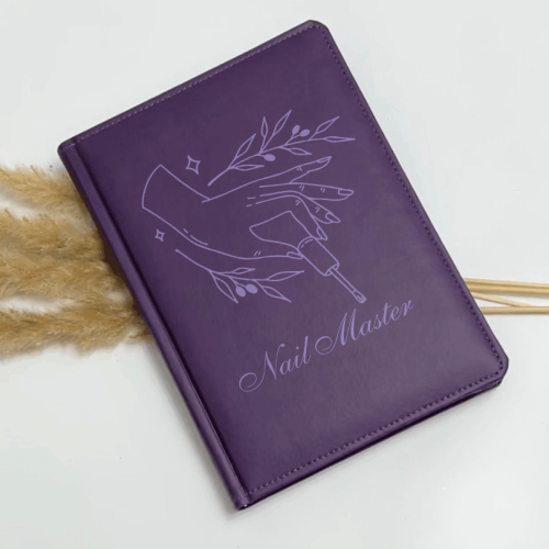 Именной блокнот с гравировкой “Nail Master” — персонализированный подарок для работника бьюти-сферы (мастер маникюра) m39.com.ua Именной блокнот с гравировкой “Nail Master” — персонализированный подарок для работника бьюти-сферы (мастер маникюра)