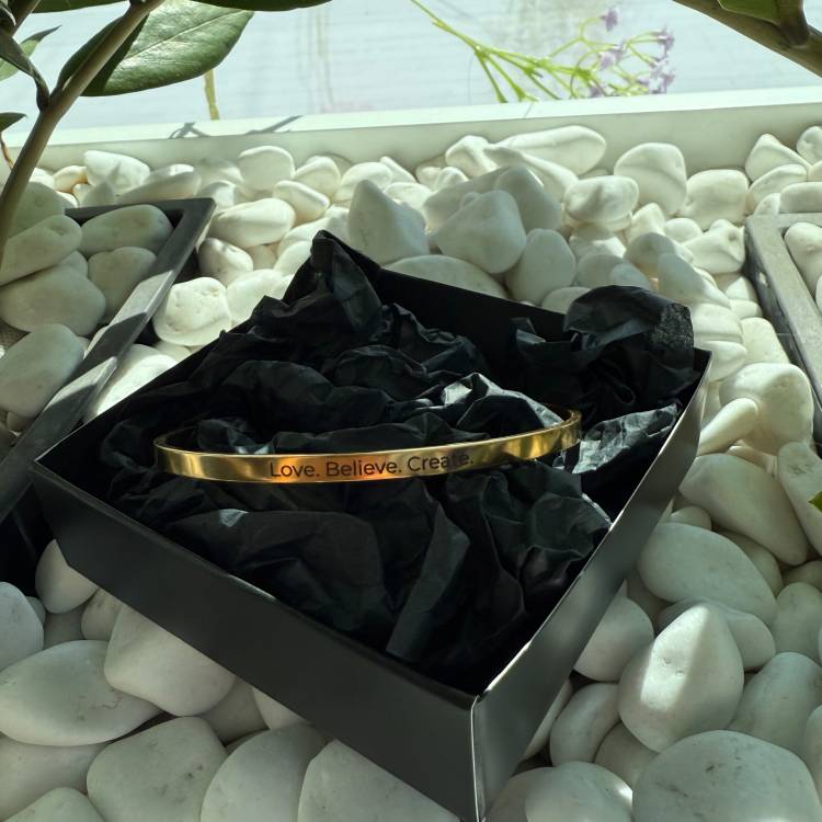 Металевий браслет з індивідуальним гравіюванням