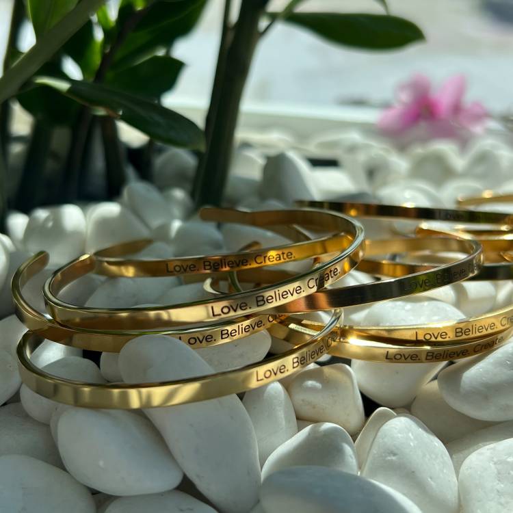 Металевий браслет з індивідуальним гравіюванням