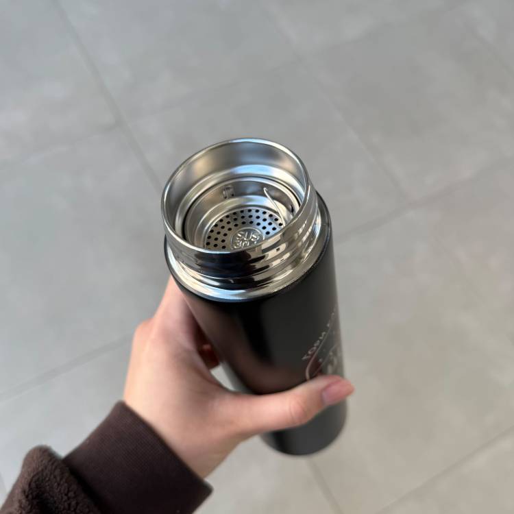 Подарунок Гірському Мандрівнику — Термос із Персональним Гравіюванням