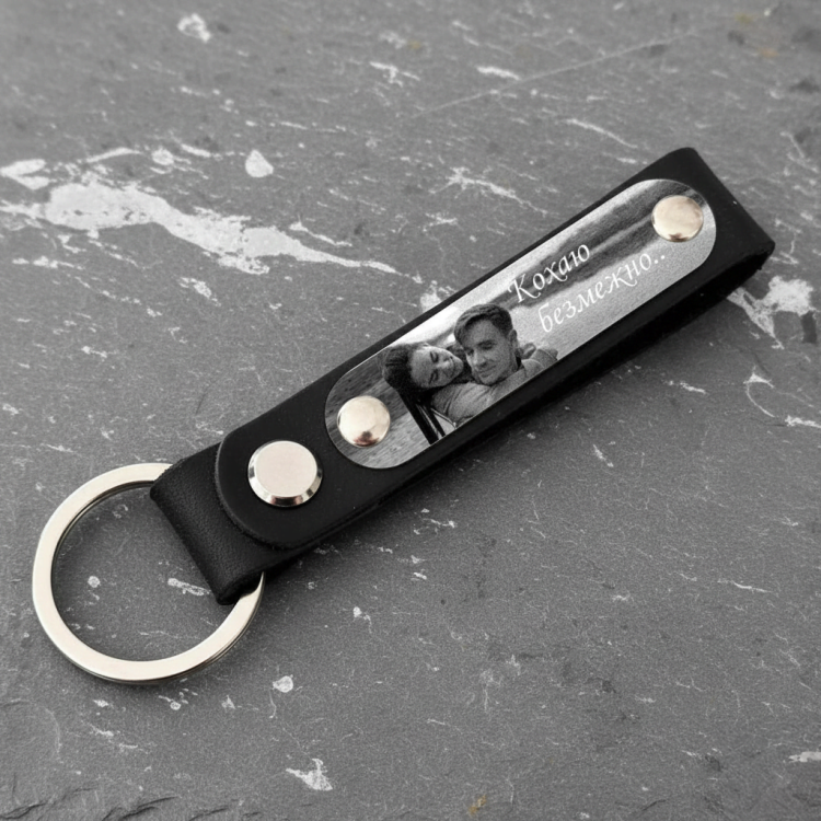 Подарунок Коханій Людині - Брелок Шкіряний з Фотогравіюванням m39.com.ua Подарунок Коханій Людині - Брелок Шкіряний з Фотогравіюванням