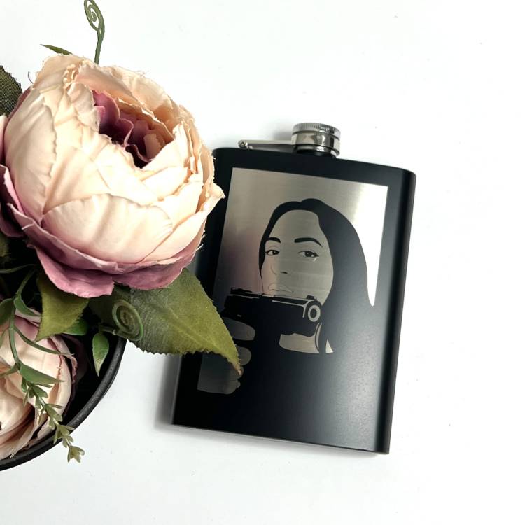 Подарок любимому — фляга 236 мл, чёрная, с вашим фото (персонализированная гравировка)